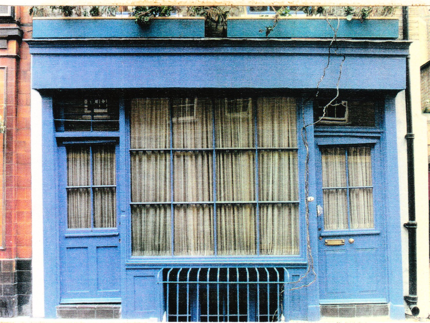 Photograph of No.1 Short's Gardens 19th century shopfront