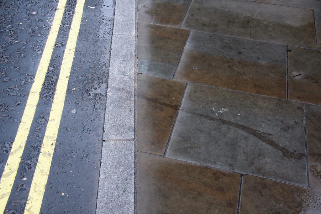 Photograph of asphalt finish with indication of kerb